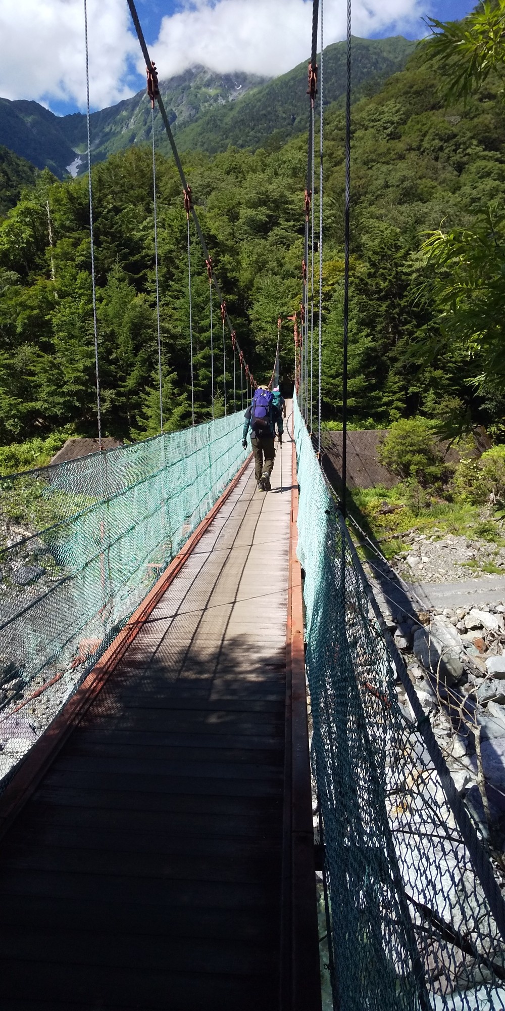 北岳への最初の吊橋